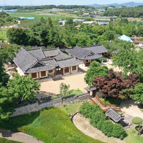 추사 김정희 선생 고택: 전통의 아름다움과 자연의 조화|예산 갈만한곳 추천 추사 김정희 선생 고택: 전통의 아름다움과 자연의 조화