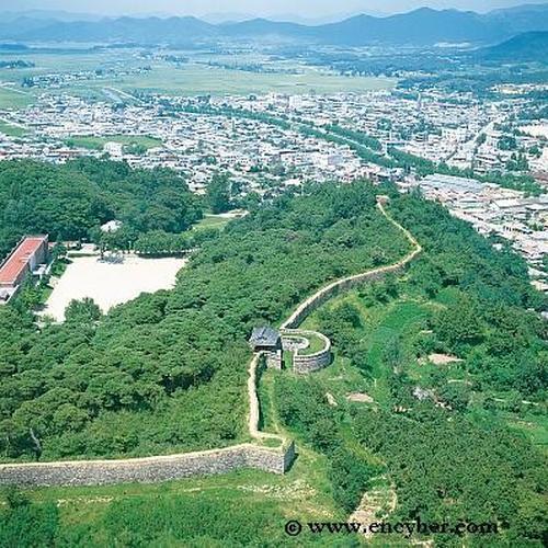 고창읍성: 조선시대의 역사적 유산과 자연의 조화