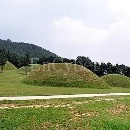 부여왕릉원: 백제의 역사와 문화 체험