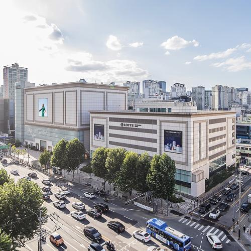 롯데백화점 강남점: 다양한 쇼핑과 편의시설의 집합체