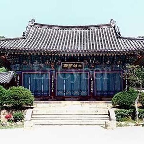 용주사: 정조대왕의 효심이 담긴 역사적 사찰