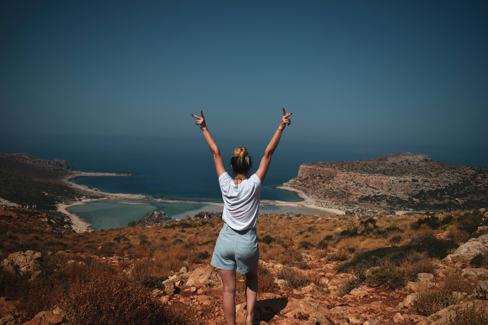 여자 혼자 유럽 여행 패키지 vs 자유여행 비교｜추천 코스·경비 계산·안전 숙소 선택·동행 구하는 법